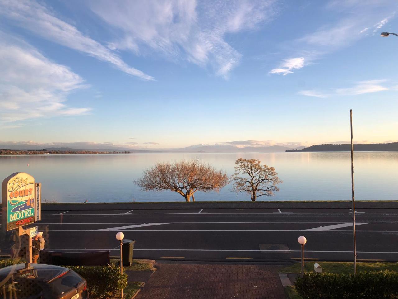 Baycourt Lakefront Motel Lago Lago Taupo Exterior foto